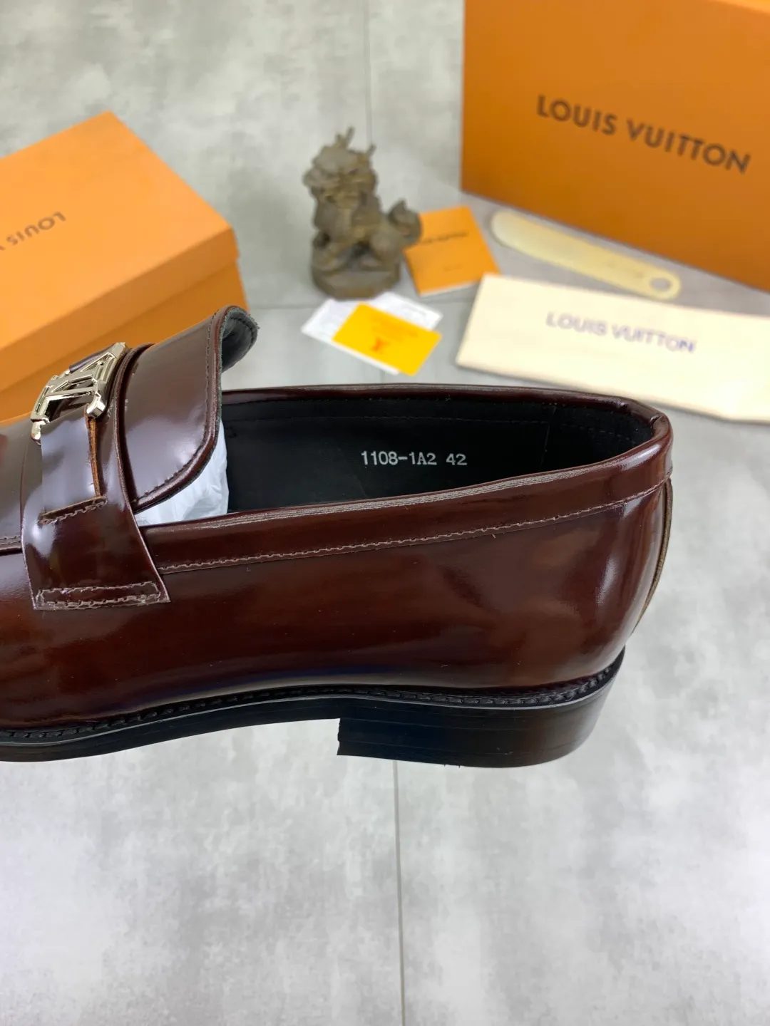 Men's shoes 💰P460💰[New model] Water-dyed cow lining 🆘 LV Louis Vuitton business leather shoes, made of original imported Italian 🇮🇹 calfskin, full cowhide lining, carefully handmade by professional shoemakers, the original version is specially designed for wear-resistant outsole. Standard code: 39-45 5️⃣color🉑️select